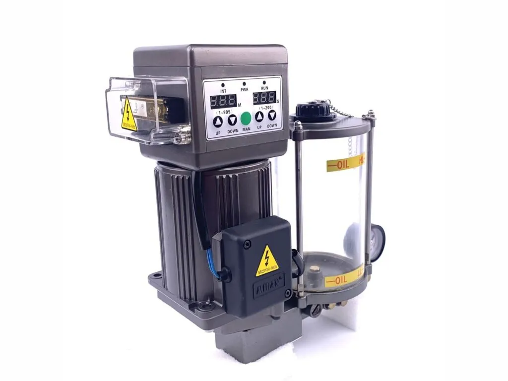 Bơm mỡ tự động SKF LAGD: Bơm mỡ tự động nhìn chéo, bảng số, động cơ và hộp điện