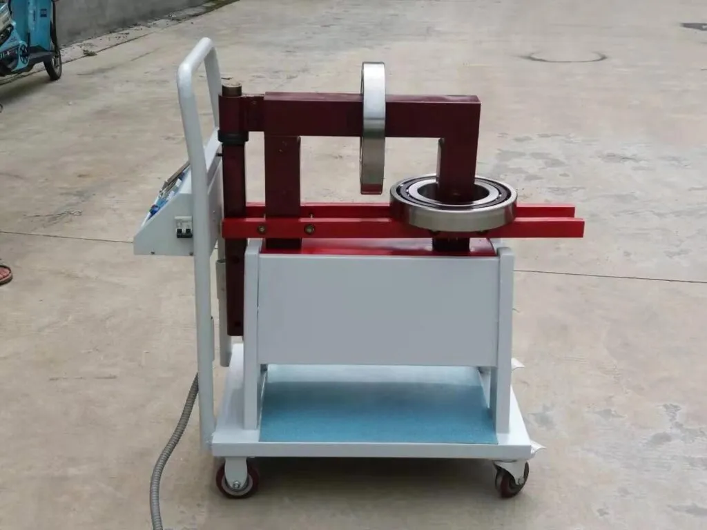 Máy gia nhiệt vòng bi: Máy gia nhiệt cảm ứng khung đỏ trên xe đẩy, đang đặt vòng bi lớn