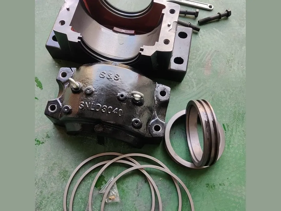 Phớt gối đỡ TSN: Gối đỗ SNLD 3040 nắp trên cùng vòng chặn kim loại bên cạnh