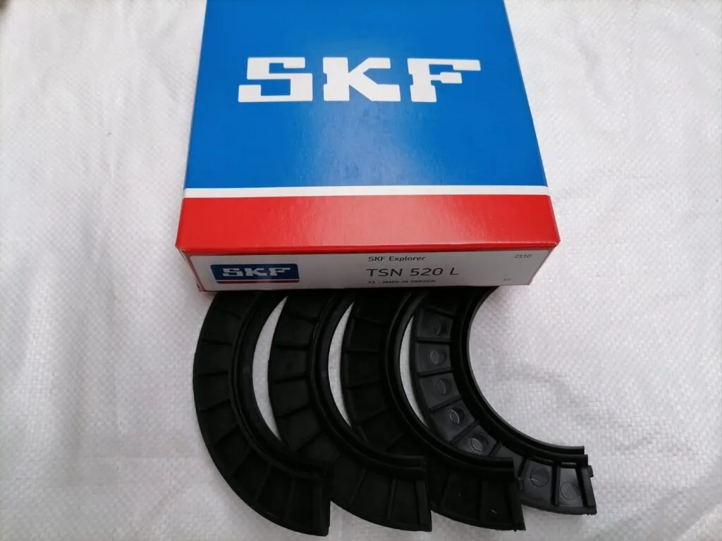 Phớt gối đỡ TSN: Hộp SKF TSN 520 L cùng bốn nửa phớt cao su đen