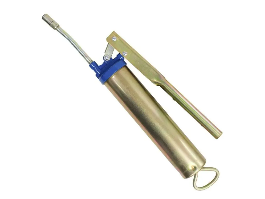 Súng bơm mỡ SKF: Súng bơm mỡ thân vàng đồng, đầu xanh và ống dẫn dài