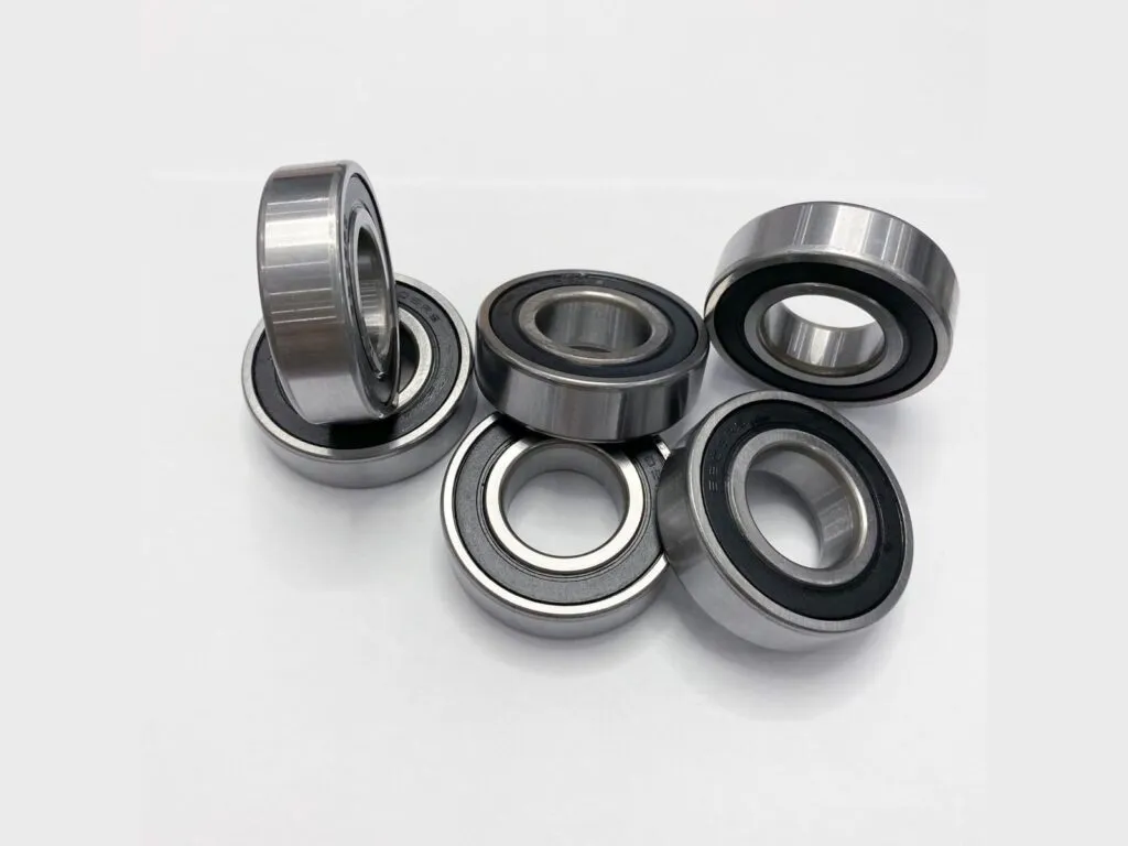 Vòng bi 6300: Sáu vòng bi cầu nắp cao su đen loại dày, xếp chồng nghiêng