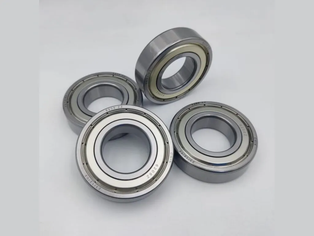 Vòng bi 6300: Bốn vòng bi nắp sắt cỡ lớn xếp chụm