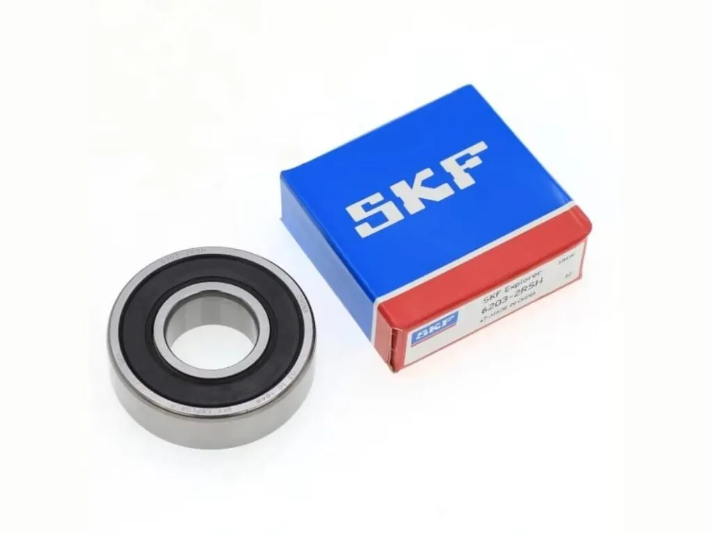 Vòng bi SKF: Hộp SKF 6205-2RSH/C3 và vòng bi nắp cao su nằm cạnh